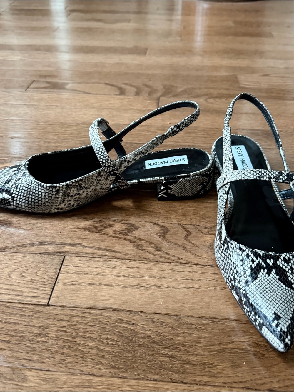 Steve Madden Slingback Flat Black/Ivory Snake Print Faux Leather Size 10 - Picture 2 of 3